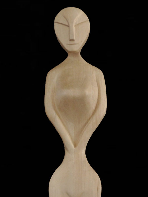 Lucy III Holzskulptur Holzschnitzerei Lindenatelier.com